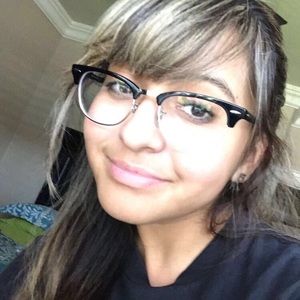 Meet your Posher, Daniela